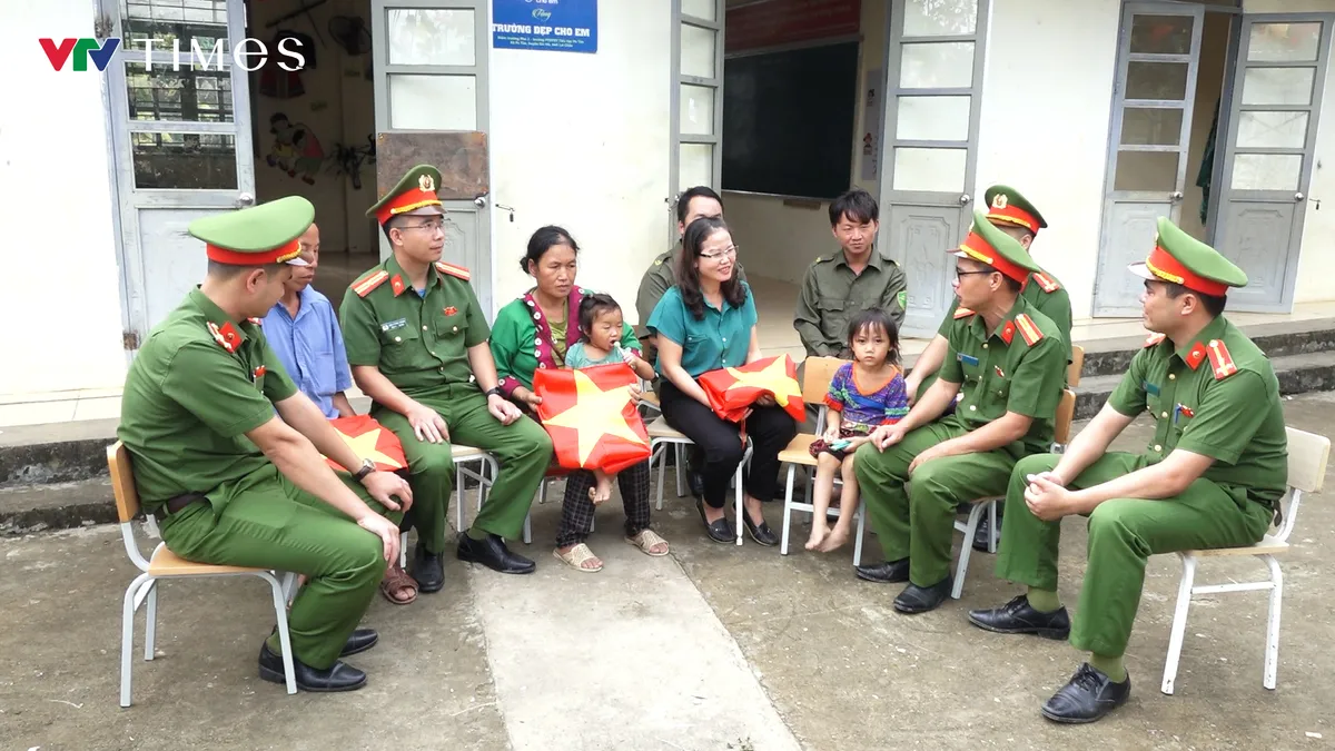 Thiếu tá Công an và những lá cờ thắp sáng biên cương - Ảnh 7.