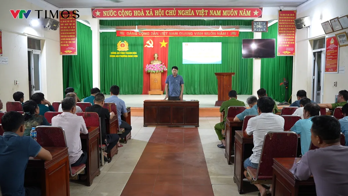 Nghi Sơn (Thanh Hóa): Họp khẩn lúc nửa đêm, khẩn trương di dân tránh bão Kajiki - Ảnh 1.
