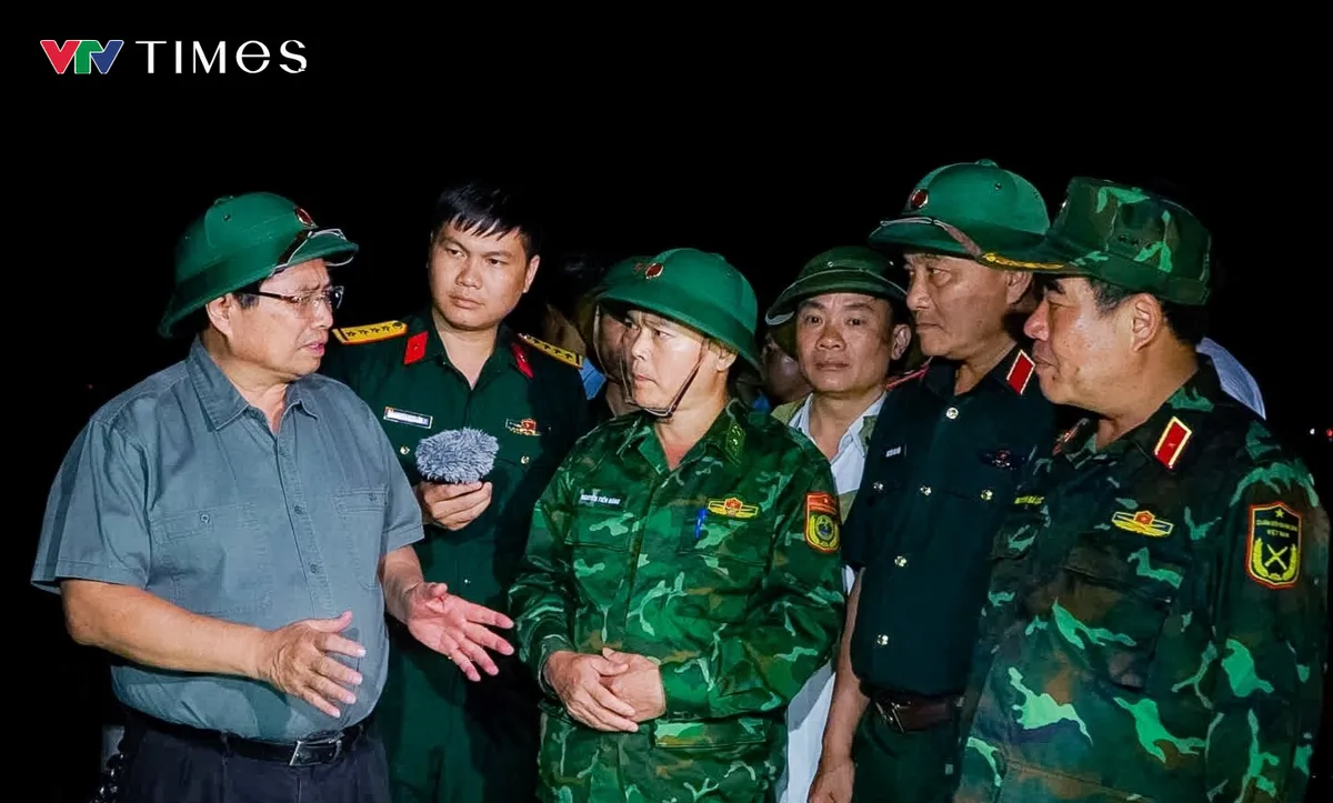 Thủ tướng Phạm Minh Chính trực tiếp kiểm tra công tác phòng chống bão số 5 trong đêm tại Nghệ An - Ảnh 3.