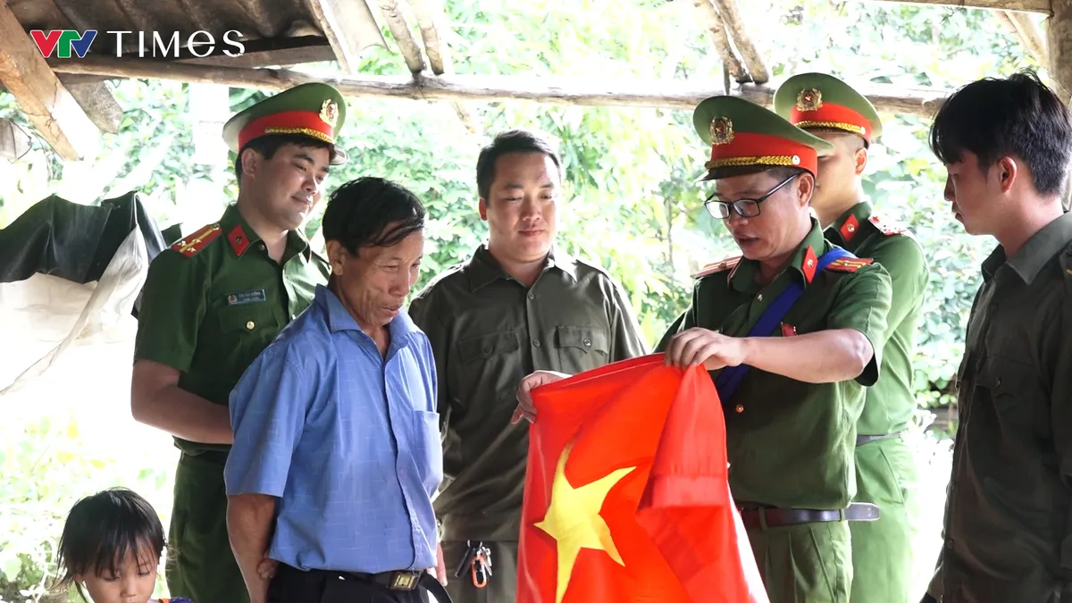 Thiếu tá Công an và những lá cờ thắp sáng biên cương - Ảnh 5.
