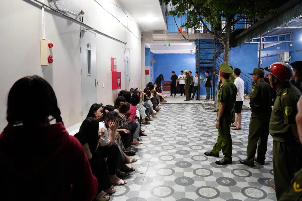 Ph&aacute;t hiện qu&aacute;n karaoke "bao nu&ocirc;i" 38 nh&acirc;n vi&ecirc;n nữ, c&oacute; 2 trẻ em dưới 16 tuổi- Ảnh 1.