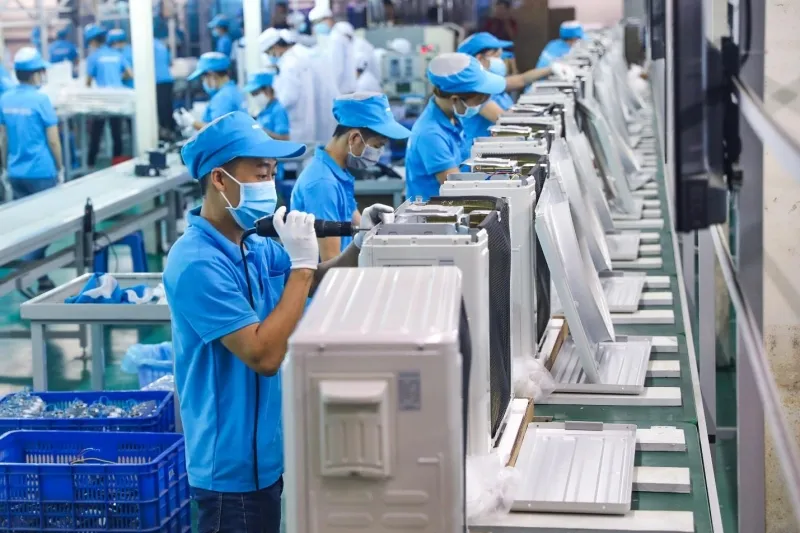 “Thổi bay” thủ tục hành chính rườm rà, dọn đường cho doanh nghiệp bứt tốc  - Ảnh 2.