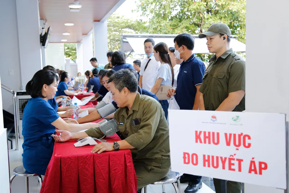 Nối vòng tay tình nguyện - hiến giọt máu yêu thương - Ảnh 8.