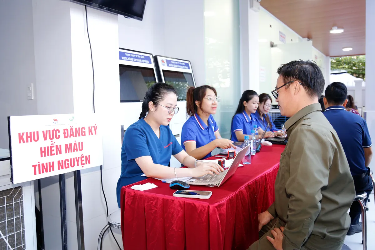 Nối vòng tay tình nguyện - hiến giọt máu yêu thương - Ảnh 3.