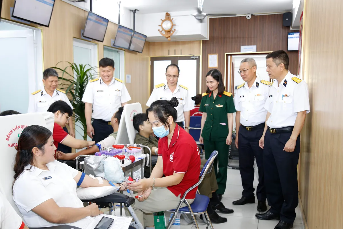 Nối vòng tay tình nguyện - hiến giọt máu yêu thương - Ảnh 4.