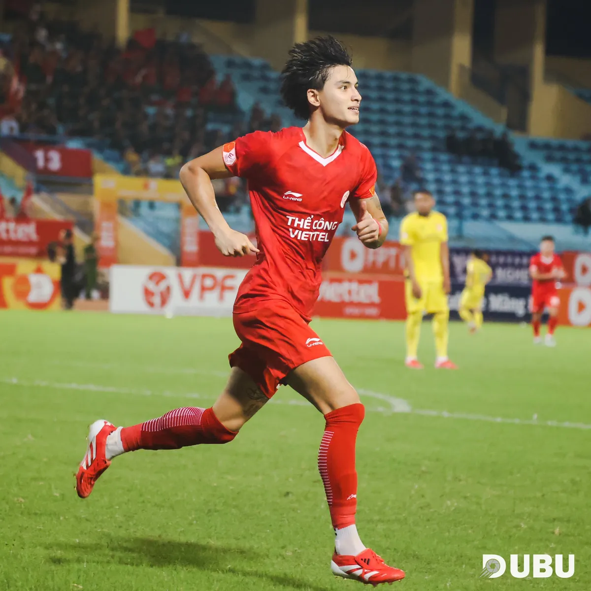 Vòng 2 V.League 2025-2026: Sàn diễn của những gương mặt trẻ- Ảnh 1.