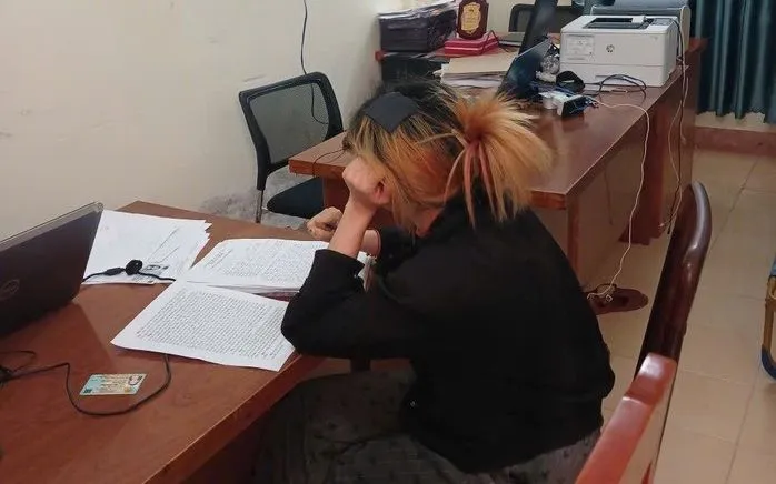 Chủ quán karaoke N.T. tại cơ quan Công an (Nguồn: NLĐ)