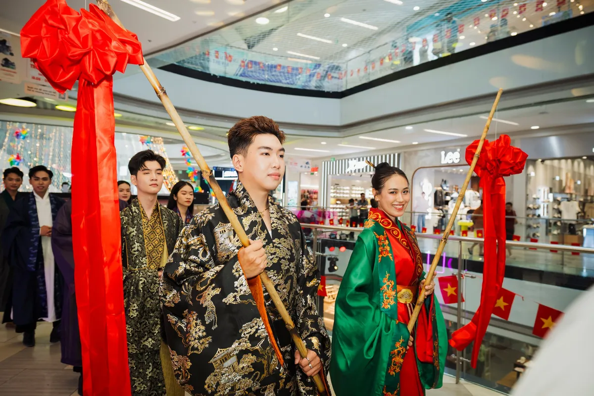 Giới trẻ tại TP Hồ Chí Minh khám phá phong tục Việt xưa- Ảnh 1. Giới trẻ tại TP Hồ Chí Minh khám phá phong tục Việt xưa- Ảnh 1.