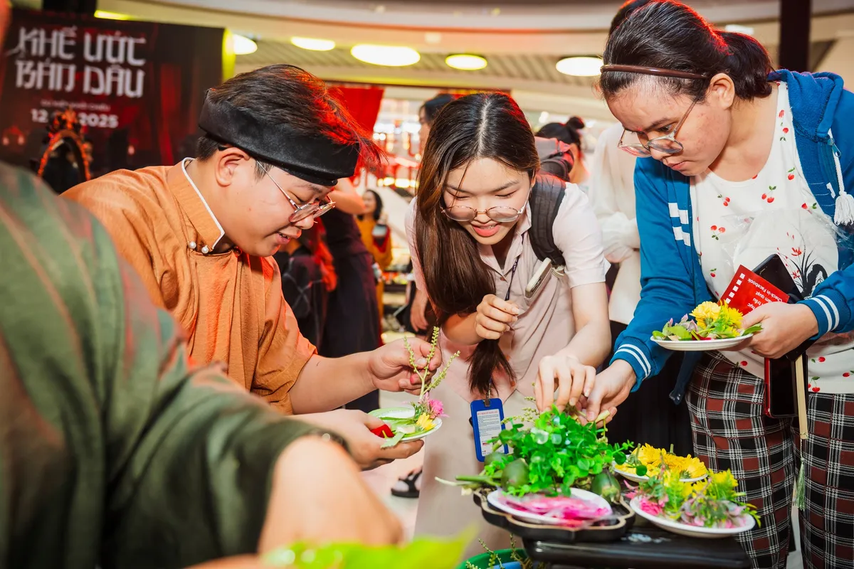 Giới trẻ tại TP Hồ Chí Minh khám phá phong tục Việt xưa- Ảnh 3. Giới trẻ tại TP Hồ Chí Minh khám phá phong tục Việt xưa- Ảnh 3.