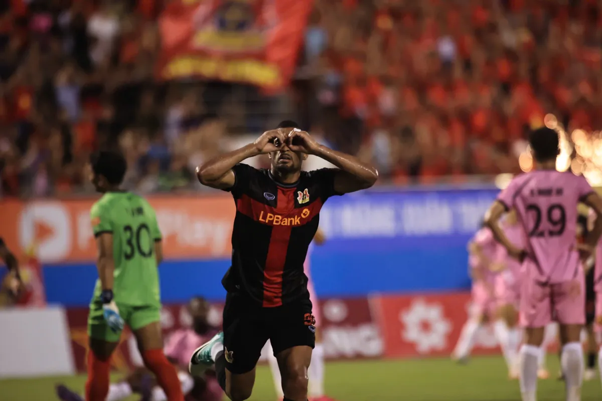 V&ograve;ng 2 V.League 2025-2026: S&agrave;n diễn của những gương mặt trẻ- Ảnh 2.