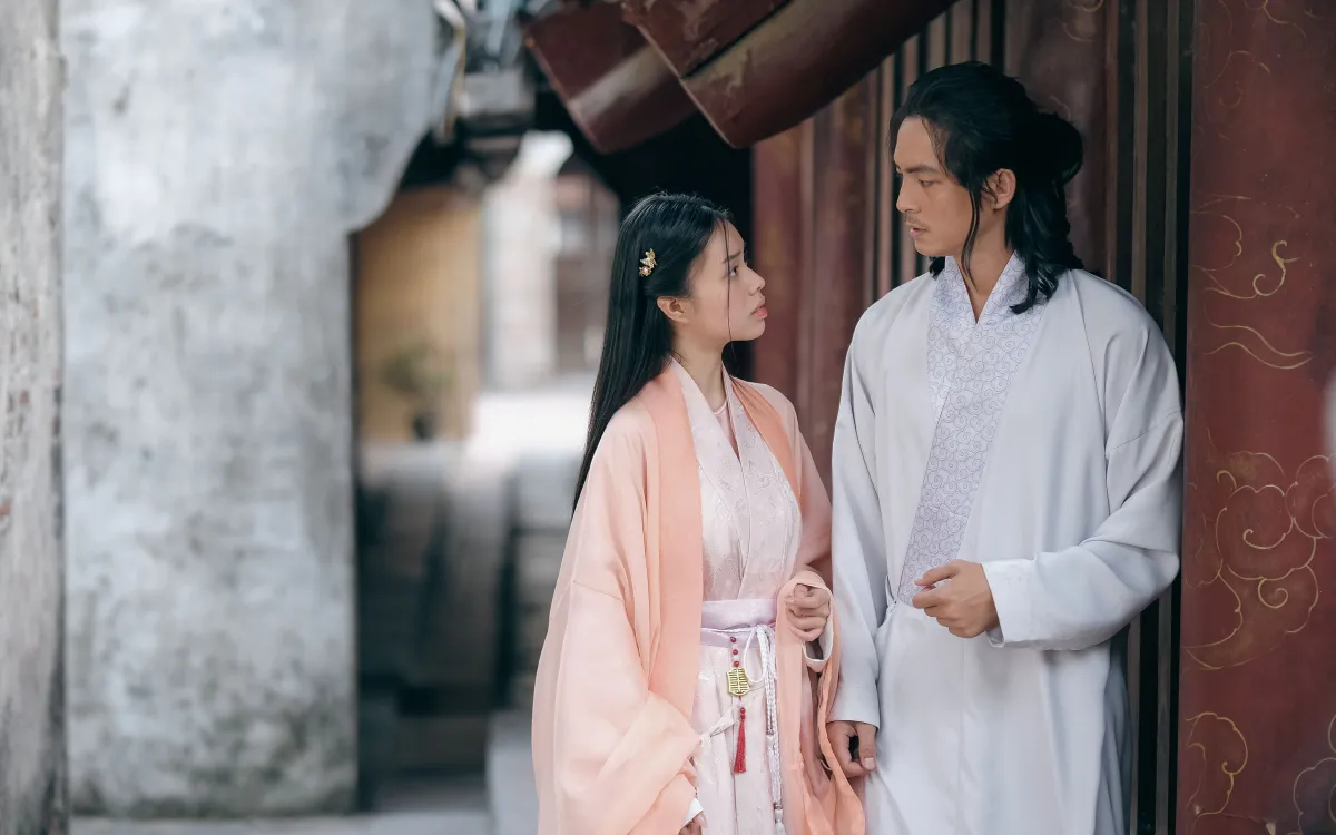 Trà My và Lãnh Thanh trong phim "Khế ước bán dâu". Trà My và Lãnh Thanh trong phim "Khế ước bán dâu".