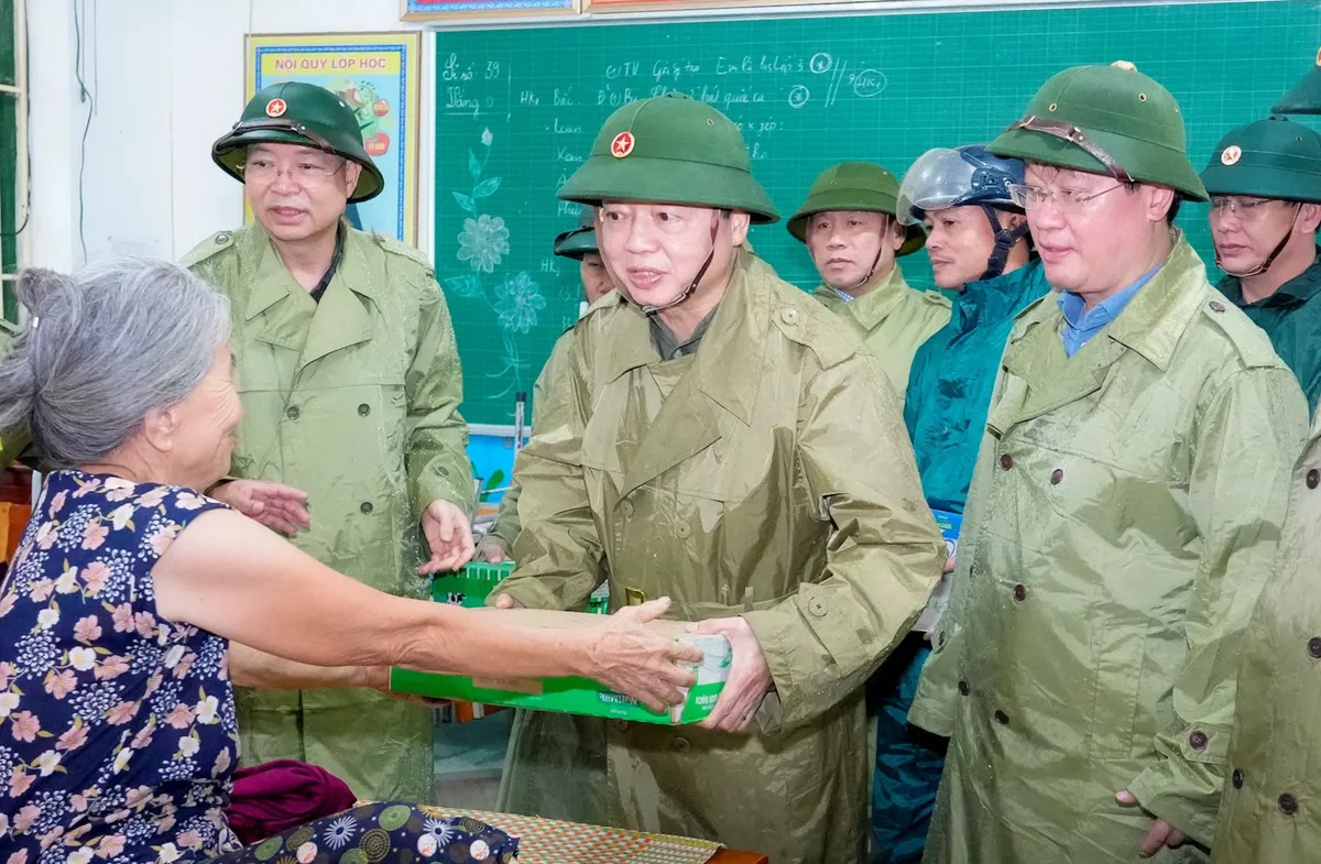 Phó Thủ tướng Trần Hồng Hà kiểm tra, chỉ đạo phòng chống bão số 5 tại Hà Tĩnh và Nghệ An - Ảnh 6.