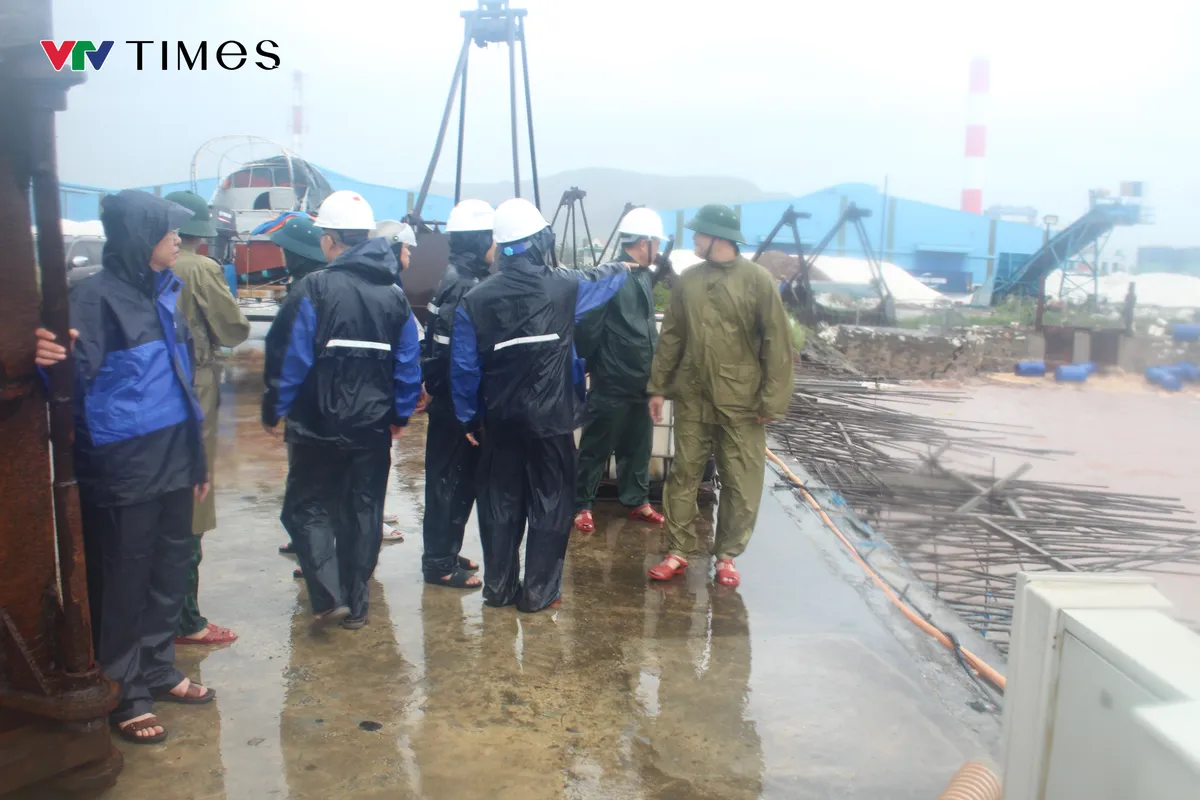 Thanh Hóa: Sạt lở hơn 200m đê Nam Hải do bão số 5- Ảnh 2. Thanh Hóa: Sạt lở hơn 200m đê Nam Hải do bão số 5- Ảnh 2.