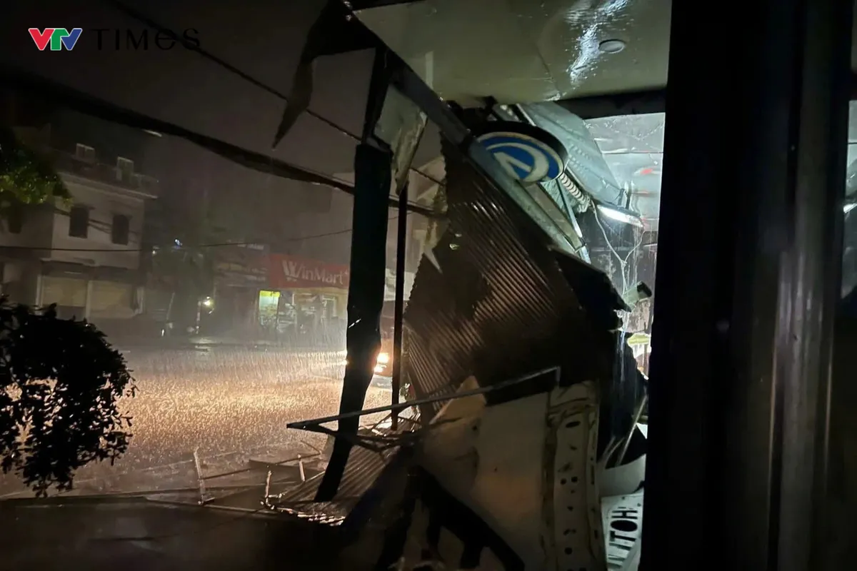 Ninh Bình: Một người chết, hơn 300 hộ dân bị ảnh hưởng do bão số 5 - Ảnh 2.