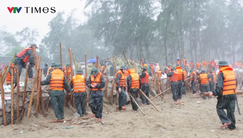 Phó Thủ tướng Trần Hồng Hà kiểm tra, chỉ đạo phòng chống bão số 5 tại Hà Tĩnh và Nghệ An - Ảnh 2.