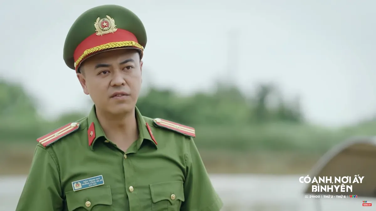 C&oacute; anh, nơi ấy b&igrave;nh y&ecirc;n - Tập 16: Một ch&acirc;n đạp hai thuyền, Bằng thu lợi từ l&atilde;nh đạo x&atilde; - Ảnh 3.