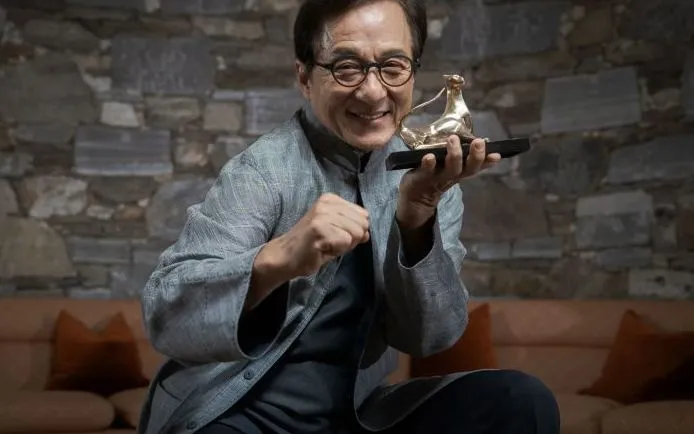 Thành Long với biểu tượng Locarno Career Leopard của Locarno Film Festival. (Ảnh: Ti-Press) Thành Long với biểu tượng Locarno Career Leopard của Locarno Film Festival. (Ảnh: Ti-Press)