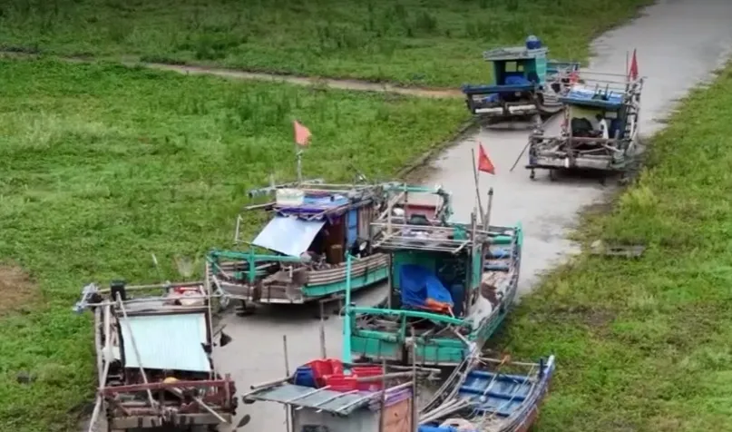 Quảng Trị, Hà Tĩnh, Thanh Hóa đồng loạt di dời hàng chục nghìn dân tránh bão số 5 - Ảnh 1.