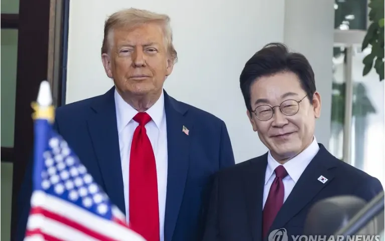 Tổng thống Mỹ Donald Trump (phải) và Tổng thống Hàn Quốc Lee Jae-myung tại Nhà Trắng ngày 25/8 (Ảnh: Yonhap) Tổng thống Mỹ Donald Trump (phải) và Tổng thống Hàn Quốc Lee Jae-myung tại Nhà Trắng ngày 25/8 (Ảnh: Yonhap)