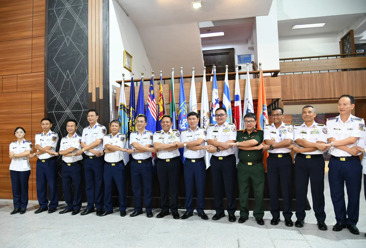 Cảnh sát biển Việt Nam và Indonesia tăng cường hợp tác vì hòa bình- Ảnh 2.