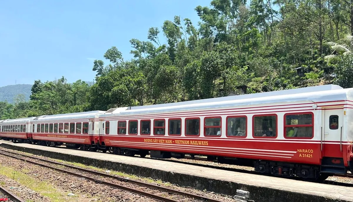 Tăng 7 chuyến tàu Hà Nội - Hải Phòng dịp nghỉ lễ 2/9 - Ảnh 1.