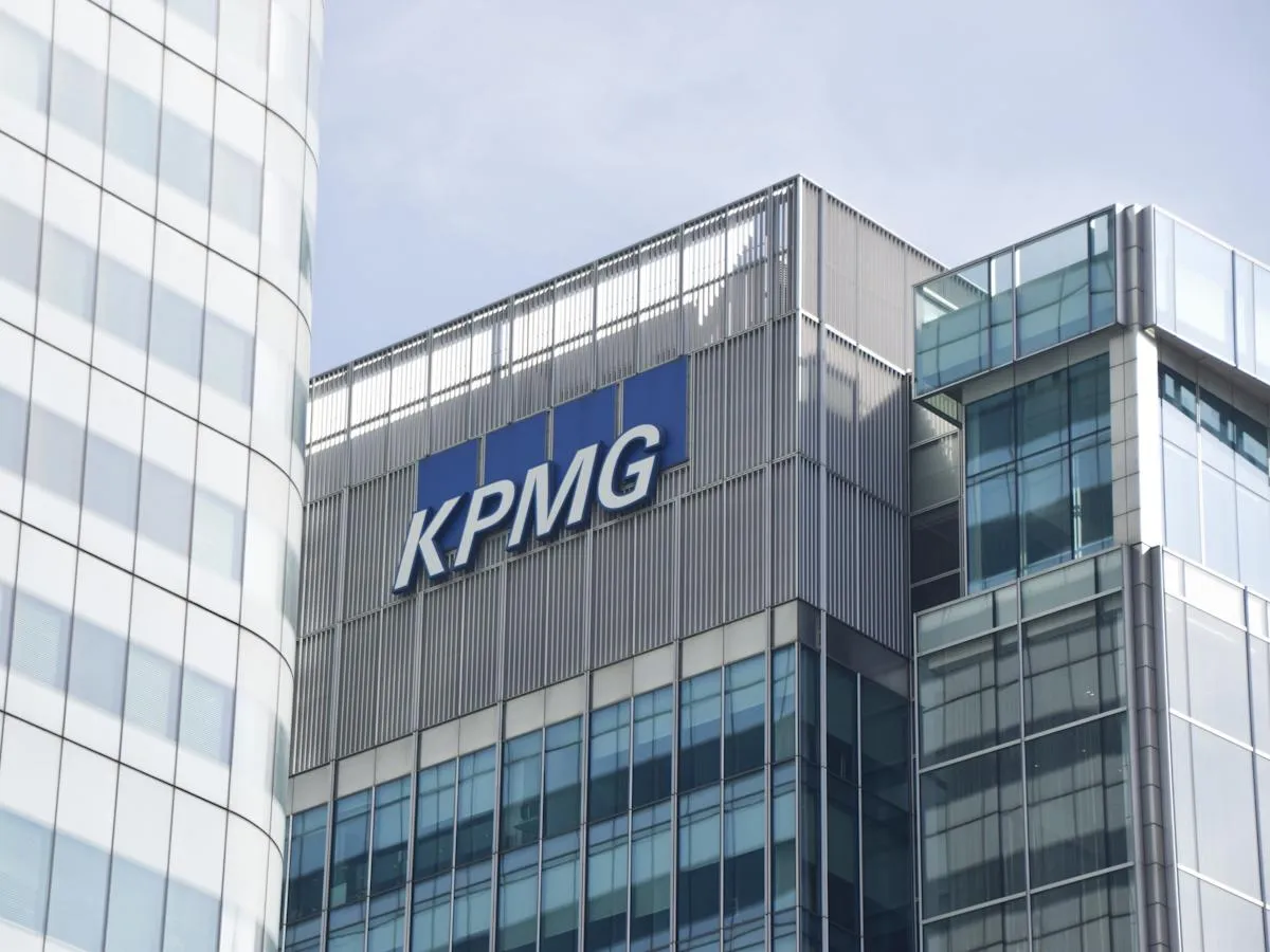 Tạo ra đoạn prompt d&agrave;i 100 trang, h&atilde;ng kiểm to&aacute;n KPMG tăng hiệu suất l&agrave;m việc gấp 10 lần - Ảnh 1.