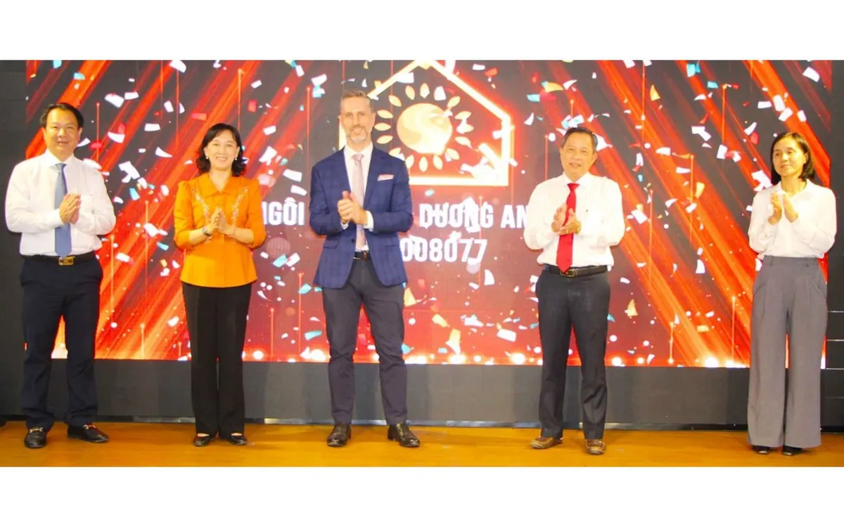 Các đại biểu thực hiện nghi thức khai mạc Các đại biểu thực hiện nghi thức khai mạc