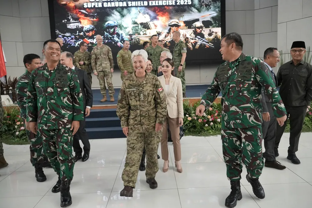 Indonesia, Mỹ và 11 quốc gia bắt đầu tập trận Siêu lá chắn Garuda 2025- Ảnh 2. Indonesia, Mỹ và 11 quốc gia bắt đầu tập trận Siêu lá chắn Garuda 2025- Ảnh 2.