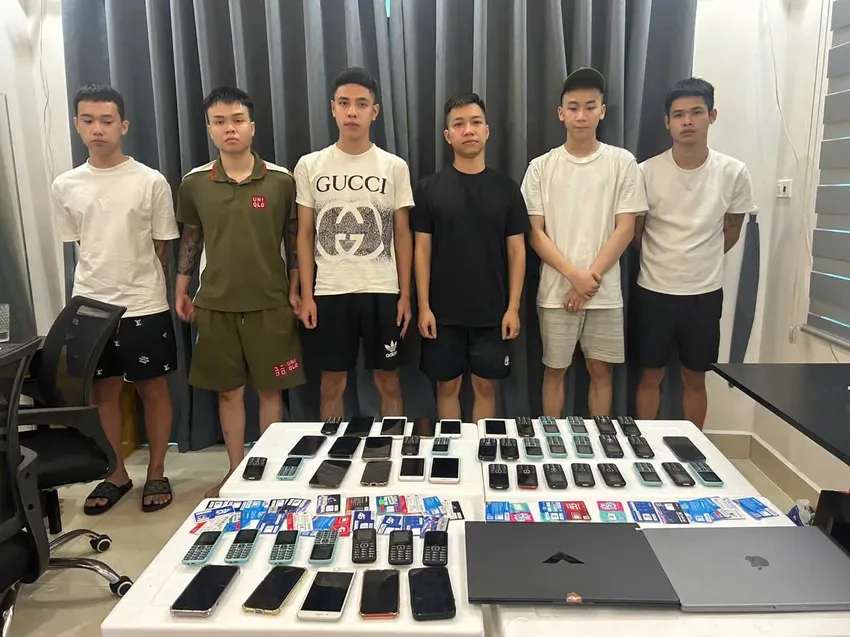 Phá đường dây cho vay lãi nặng lên đến 608%/năm, khóa điện thoại từ xa để siết nợ - Ảnh 2.