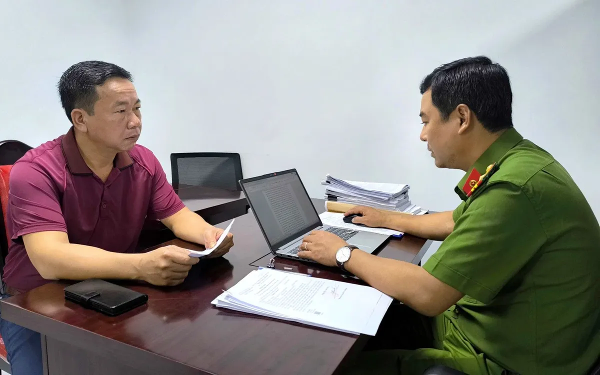 Cơ quan Công an làm việc với Nguyễn Văn San. (Ảnh: CA)