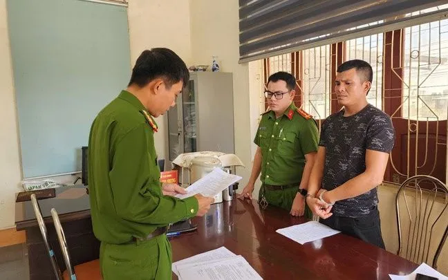 Nguyễn Văn Hùng tại cơ quan công an. (Ảnh: CA)