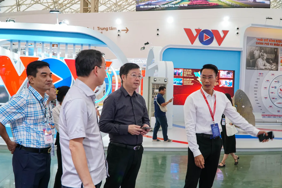 Lãnh đạo Đài THVN thăm gian trưng bày của VTV tại Triển lãm thành tựu đất nước- Ảnh 1. Lãnh đạo Đài THVN thăm gian trưng bày của VTV tại Triển lãm thành tựu đất nước- Ảnh 1.