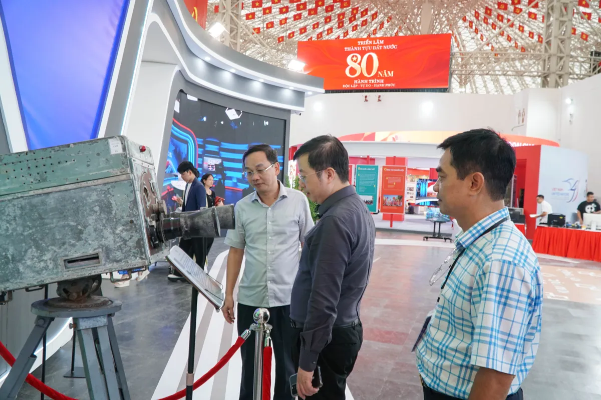 Lãnh đạo Đài THVN thăm gian trưng bày của VTV tại Triển lãm thành tựu đất nước- Ảnh 2. Lãnh đạo Đài THVN thăm gian trưng bày của VTV tại Triển lãm thành tựu đất nước- Ảnh 2.