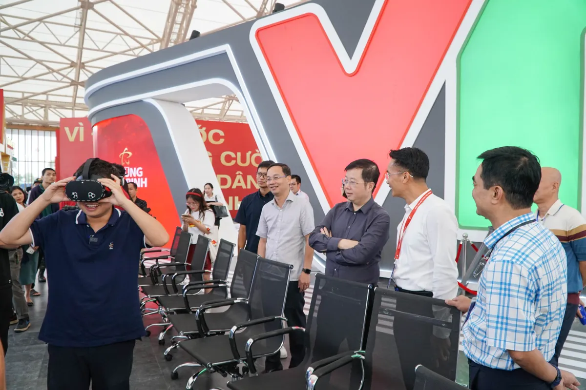 Lãnh đạo Đài THVN thăm gian trưng bày của VTV tại Triển lãm thành tựu đất nước- Ảnh 3. Lãnh đạo Đài THVN thăm gian trưng bày của VTV tại Triển lãm thành tựu đất nước- Ảnh 3.