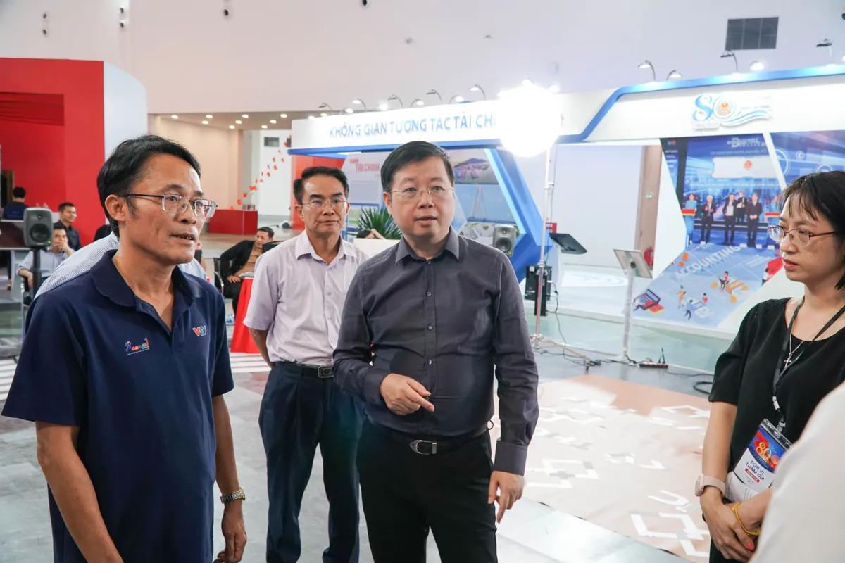 Lãnh đạo Đài THVN thăm gian trưng bày của VTV tại Triển lãm thành tựu đất nước- Ảnh 8. Lãnh đạo Đài THVN thăm gian trưng bày của VTV tại Triển lãm thành tựu đất nước- Ảnh 8.