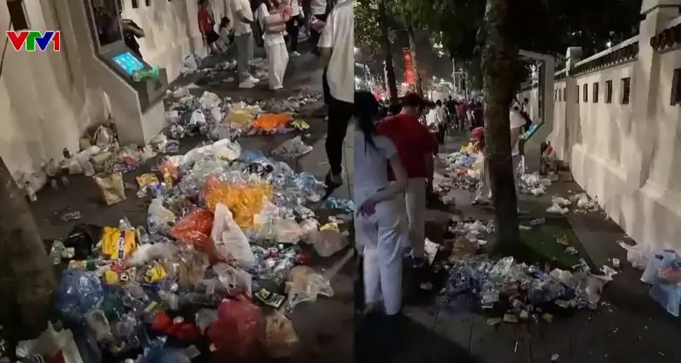 Chen lấn, xả rác, giẫm nát hoa: Những hình ảnh chưa đẹp sau buổi sơ duyệt diễu binh - Ảnh 3.