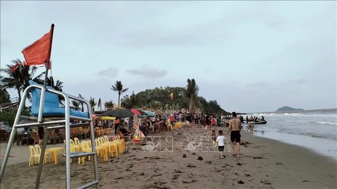 Tìm thấy thi thể nạn nhân còn lại trong vụ học sinh rủ nhau tắm biển tại Thanh Hóa - Ảnh 1.