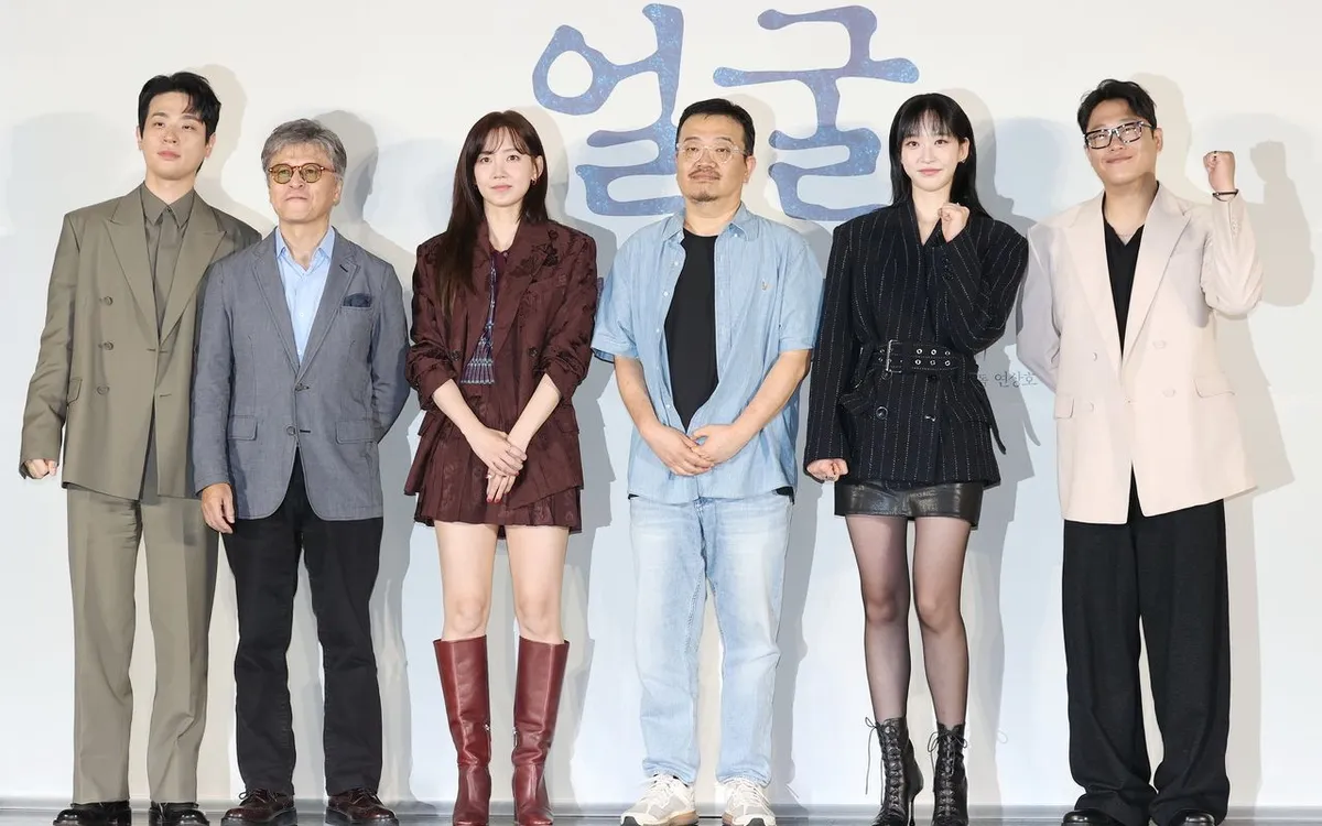 Ê-kíp làm phim (Ảnh: Yonhap)