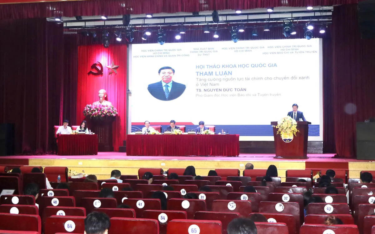 Quang cảnh Hội thảo cấp quốc gia "Chuyển đổi xanh ở Việt Nam - Lý luận và thực tiễn". 