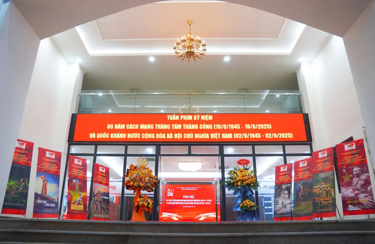 Xem lại “Bao giờ cho đến tháng Mười” trong Tuần phim kỷ niệm  - Ảnh 1.