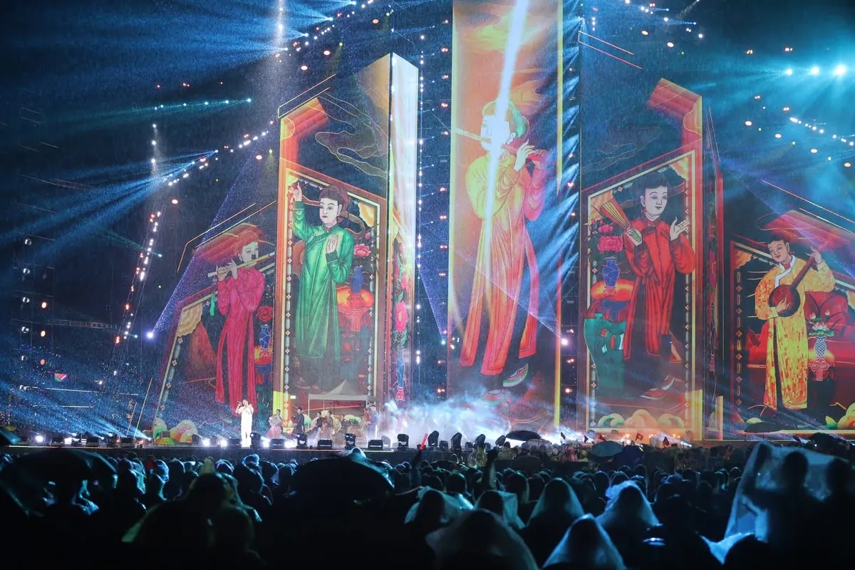 “Việt Nam trong tôi”: Đêm concert trong mưa chạm tim  khán giả - Ảnh 2.