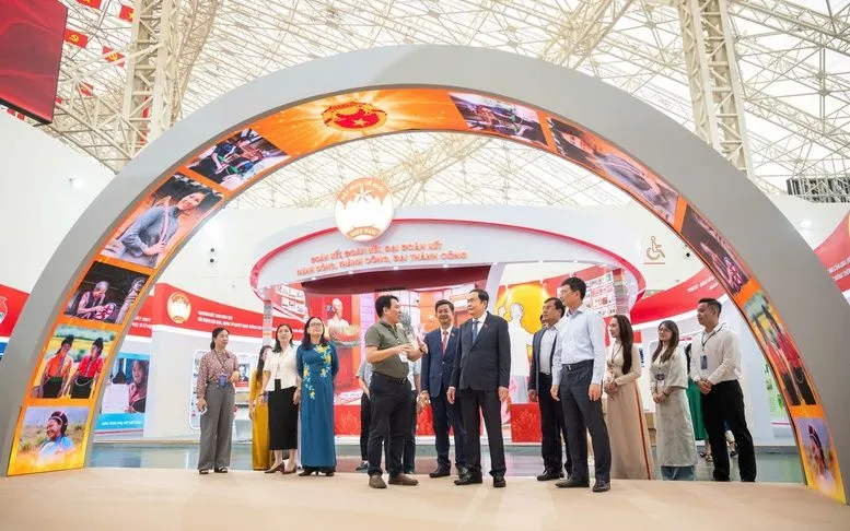Chủ tịch Quốc hội Trần Thanh Mẫn kiểm tra công tác chuẩn bị tổ chức Triển lãm "Lịch sử và sứ mệnh Quốc hội Việt Nam" - Ảnh: quochoi.vn Chủ tịch Quốc hội Trần Thanh Mẫn kiểm tra công tác chuẩn bị tổ chức Triển lãm "Lịch sử và sứ mệnh Quốc hội Việt Nam" - Ảnh: quochoi.vn