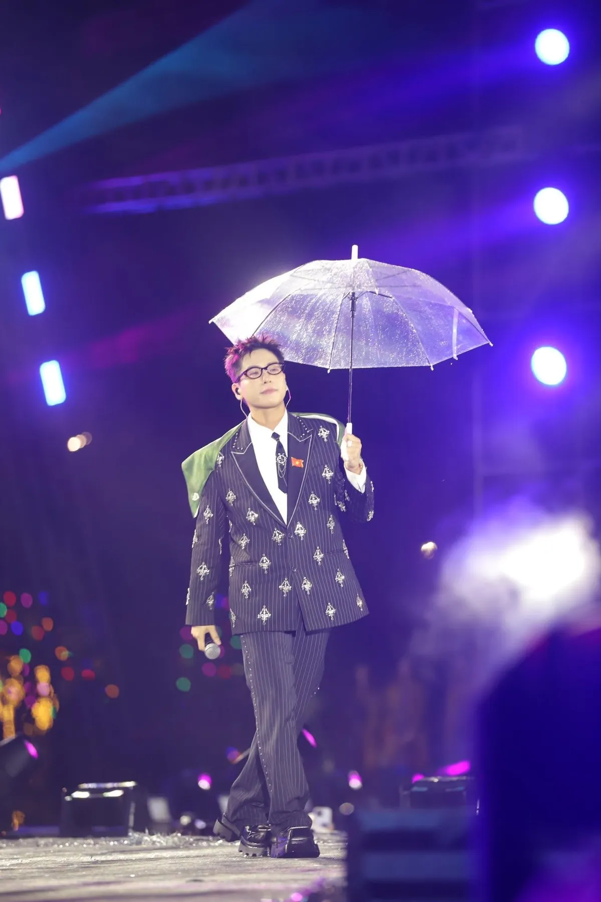 “Việt Nam trong tôi”: Đêm concert trong mưa chạm tim  khán giả - Ảnh 4.
