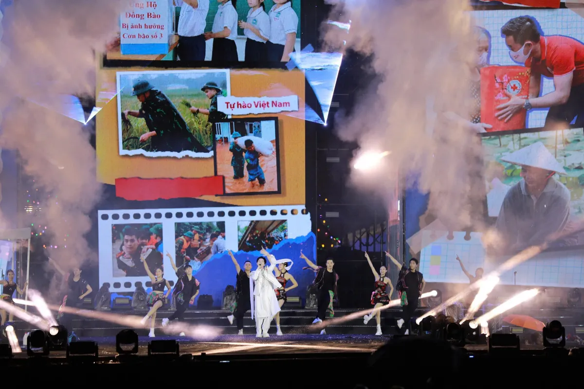 “Việt Nam trong tôi”: Đêm concert trong mưa chạm tim  khán giả - Ảnh 10.