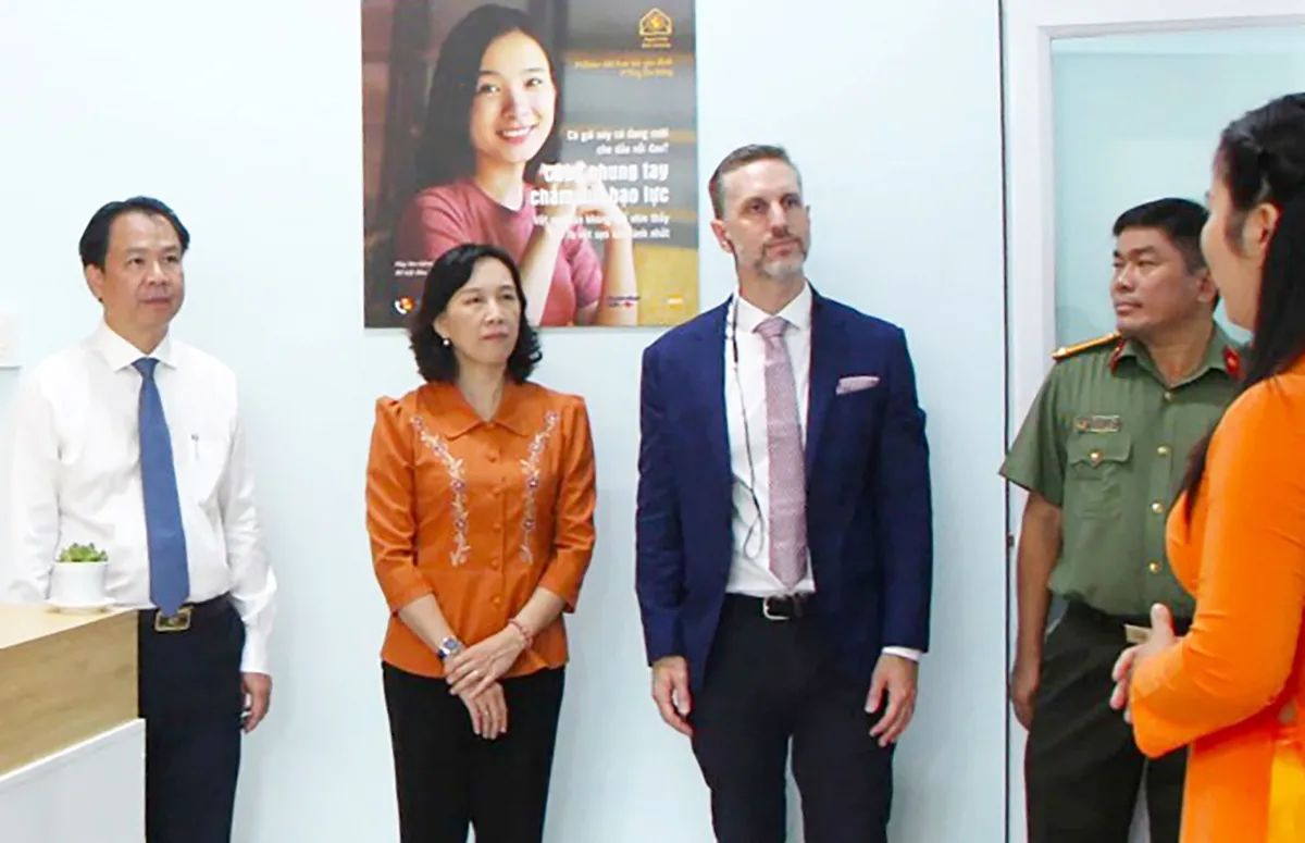 An Giang ra mắt mô hình “Ngôi nhà Ánh Dương” hỗ trợ phụ nữ bị bạo lực - Ảnh 1.