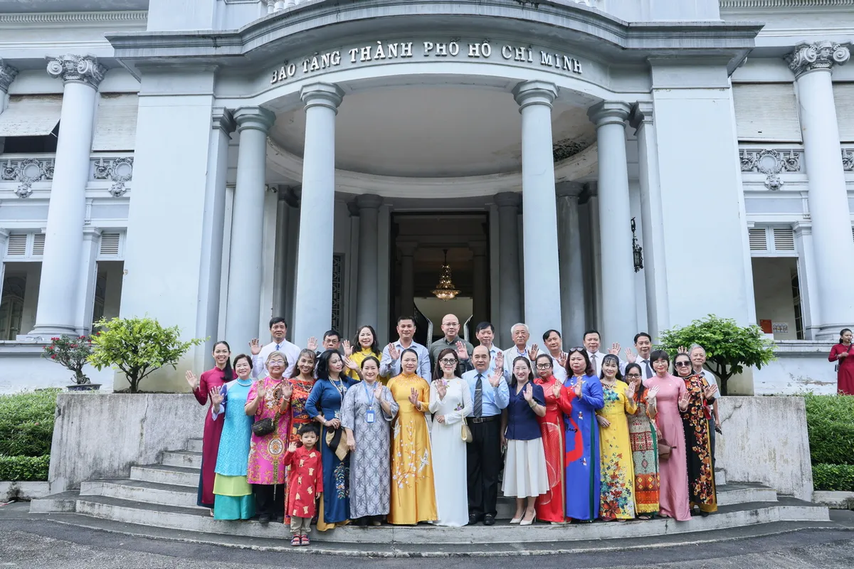 TP Hồ Chí Minh gặp gỡ người Việt Nam ở nước ngoài nhân dịp Quốc khánh 2/9 - Ảnh 1.