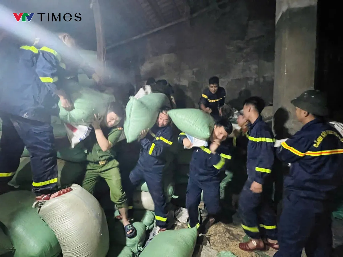 Thanh Hóa: Vỡ kênh trong đêm, ngập lụt trên diện rộng - Ảnh 3.