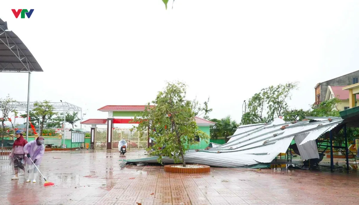 Nghệ An: Huy động toàn bộ giáo viên khắc phục hậu quả bão số 5 chuẩn bị lễ khai giảng - Ảnh 9.