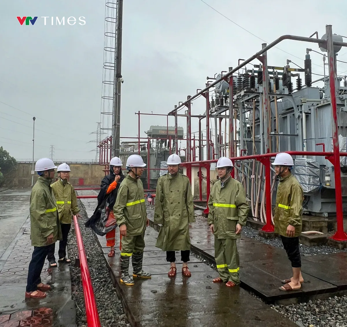 Nghệ An: Cấp điện trở lại cho hơn 266.000 kh&aacute;ch h&agrave;ng sau b&atilde;o số 5 - Ảnh 6.