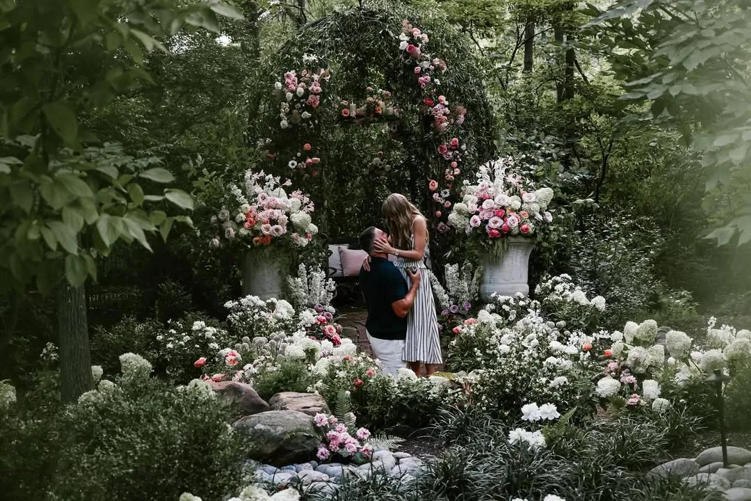 Taylor Swift đính hôn, mạng xã hội chấn động - Ảnh 1.